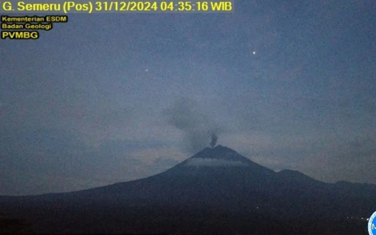 Awal Tahun Dibuka dengan Erupsi Gunung Semeru