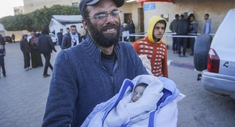 Lagi, Bayi Baru Lahir Dilaporkan Meninggal Akibat Cuaca Dingin di Gaza