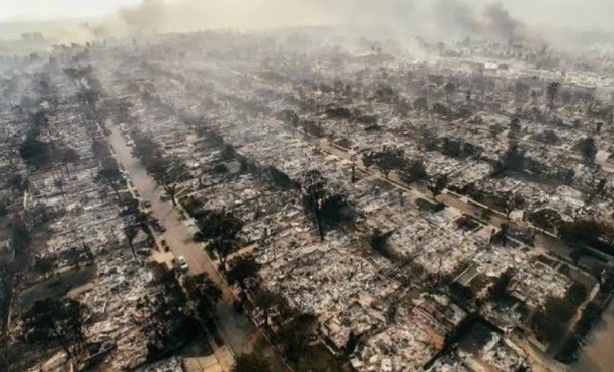 Ribuan Rumah Hangus dan 10 Orang Tewas dalam Kebakaran Los Angeles