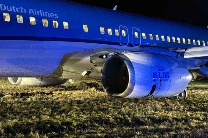 Boeing 737-800 KLM Airlines Tergelincir, 182 Penumpang Selamat