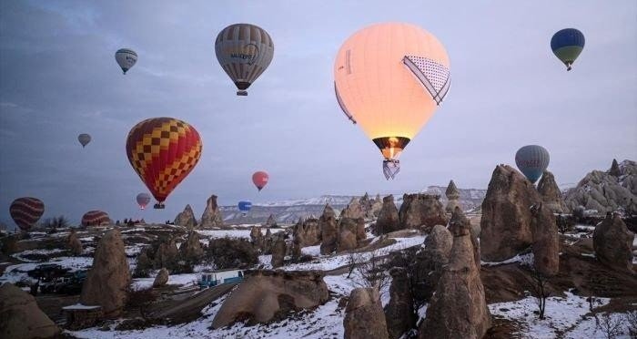 Balon Udara Motif Keffiyeh Palestina Bentuk Protes Genosida Gaza Mengudara di Cappadocia
