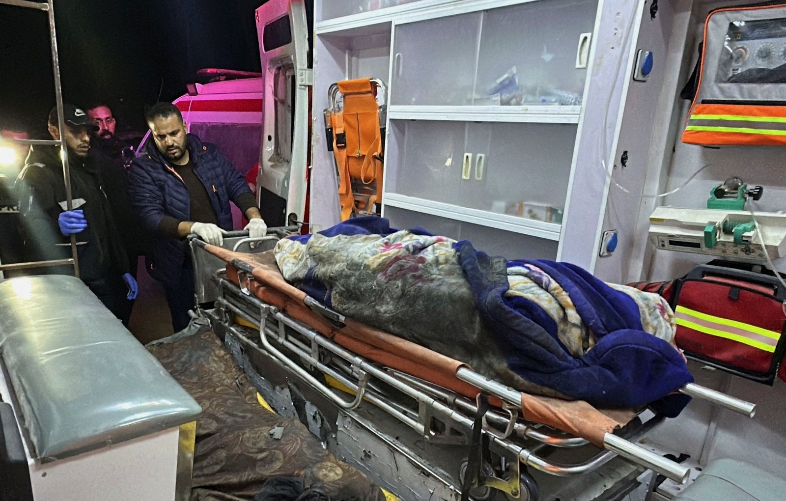 Puluhan Tewas dalam Serangan Udara Israel di kamp Pengungsi Nuseirat, Gaza