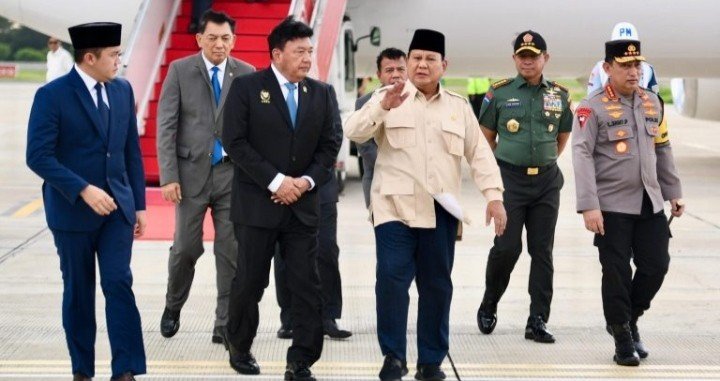 Usai Lawatan ke Mesir, Presiden Prabowo Tiba di Tanah Air dan Langsung Melakukan Rapat Terbatas
