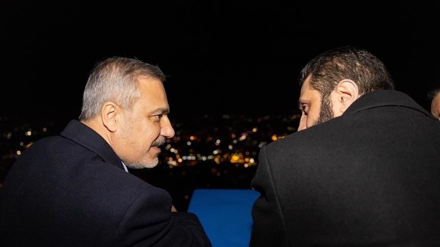 Menlu Turkiye Terlihat Mesrah bersama Pemimpin Baru Suriah Menikmati Pemandangan Damaskus