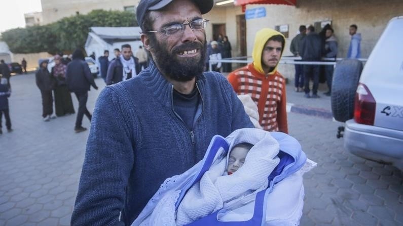 Enam Bayi Tewas Kedinginan di kamp Pengungsian Gaza, Ditengah Serangan Teror oleh Israel